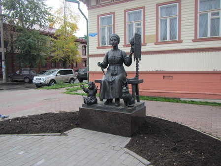 Памятник русским женам - берегиням семейного очага
