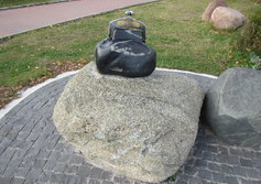 Памятник "Кошелек удачи"