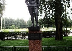 Памятник Михаилу Ефимову в Гатчине Ленинградской области 