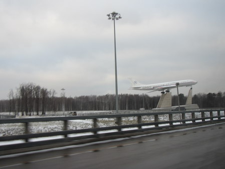 Самолет-памятник Ту-104 