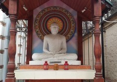 Памятник Просветленный Гаутама Будда