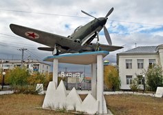Памятник перегоночному самолёту Белл P-39 (Аэрокобра, США) в Якутске