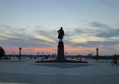 Памятник Петру I в Астрахани