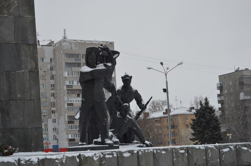 Памятник Ленину и скульптурная композиция