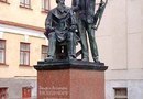 Памятник В.М. и А.М. Васнецовым