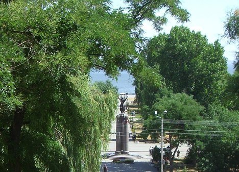 Памятник 300-летию основания Таганрога