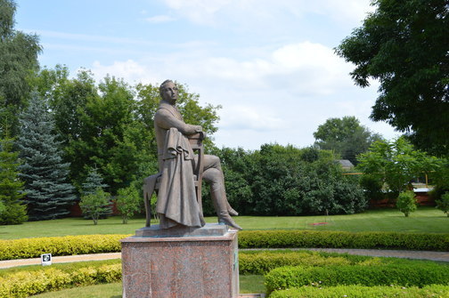 Памятник поэту Дмитрию Веневитинову