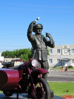 Памятник "Честный гаишник" - инспектору П.К.Гречихину