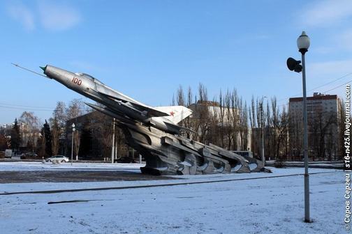 Памятник МИГ-21