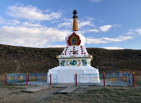 Северный субурган Кызыла (одна из четырех священных реликвий)