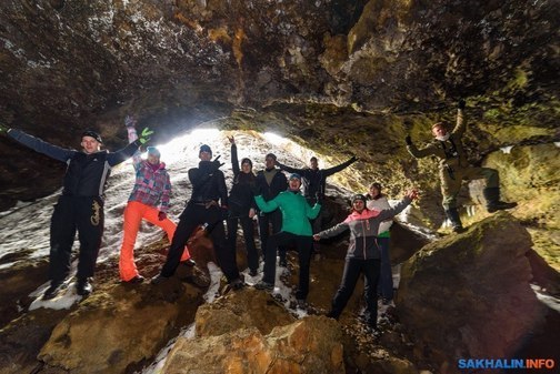 Грот и пещера между мысами Ламанон и Стукамбис.