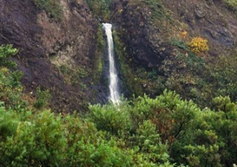 Водопад возле мыса Ламанон на Сахалине