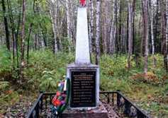 Памятники освободителям Сахалина и Курил на 395 километре дороги «Южно-Сахалинск – Оха».