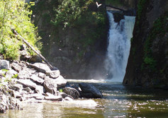 Водопад Киште - находится на восточном берегу Телецкого озера, на Алтае