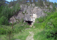 Денисова пещера - самая известная пещера Алтая.