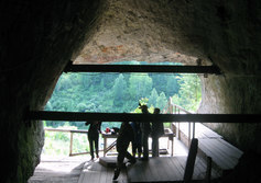 Денисова пещера - самая известная пещера Алтая.