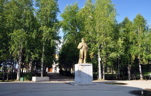 Памятник В.И.Ленину в поселка Ярега республики Коми.