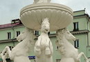 Памятник Колесо фортуны или Античные статуи в Находке