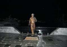 Памятник Солженицыну на Корабельной набережной Владивостока.