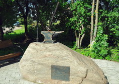Памятник северному богатырю в Котласе Архангельской области