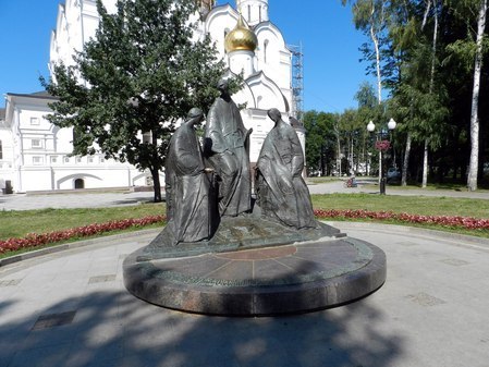 Скульптура "Троица"