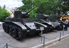 Выставка бронетехники возле читинского военно-исторического музея в парке ОДОРА