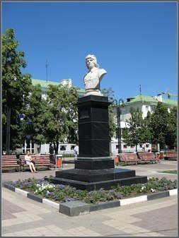 Памятник гвардии старшему лейтенанту танкисту А. И. Попову