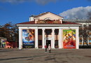 Исторические здания Южно-Сахалинска - киноконцертный зал "Комсомолец"