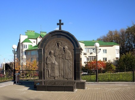 Барельеф у памятника князю Владимиру.