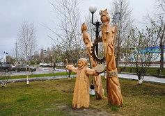 Деревянные скульптуры народности манси в Югорске ХМАО