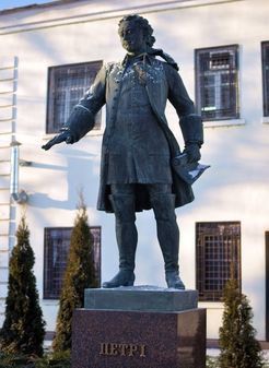 Памятник Петру Первому в Гагарине (бывший Гжатск)