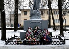 Аллея Героев с памятниками героев в Велиже Смоленской области.