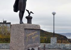 Памятник женщинам "Умеющим ждать" в Мурманске