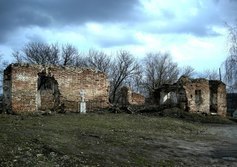 Руины Свято-Троицкого храма