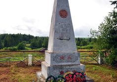 Памятник на братской могиле партизан 1917 года в Изваиле (Роздино) республики Коми