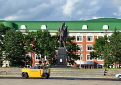 Памятник В.И.Ленину в Биробиджане