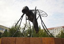Памятник комару-нефтянику в Усинске