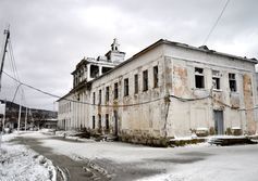 Бывшее здание СахНИРО в поселке Яблочное западного побережья Сахалина