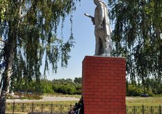 Памятник односельчанам и воинам ВОВ  в Ютановке Белгородской области