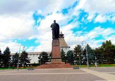 Памятник и площадь В.И.Ленина в Астрахани