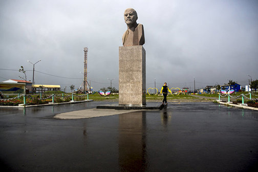 Памятник В.И.Ленину в Южно-Курильске