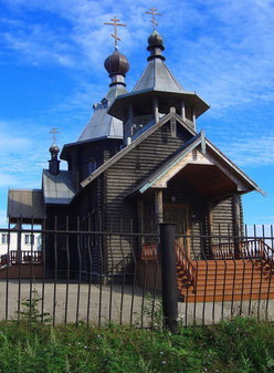 Троицкий храм (деревянный) в Южно-Курильске (разобран в 2011 году на его месте построен новый)