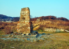 Руины синтоистского храма Мерей дзинзя в Пригородном на Сахалине