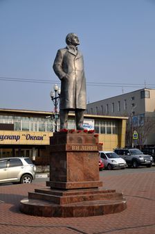 Памятник(и) В.И.Ленину в Корсакове Сахалинской области