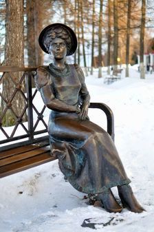 Скульптура возлюбленной Исаака Левитана в Плесе Ивановской области