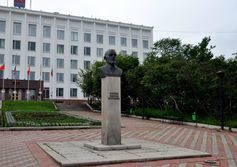 Памятник Эдуарду Берзину в Магадане