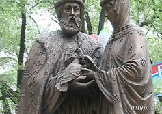 Памятник Петру и Февронии в Благовещенске