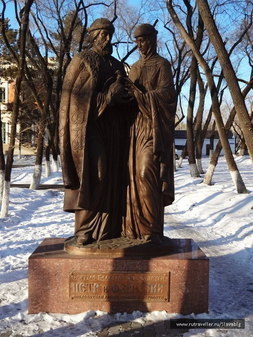 Памятник Петру и Февронии в Благовещенске