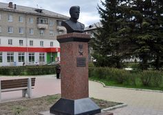 Памятник Л.Г.Бабушкину в Красноуральске Свердловской области