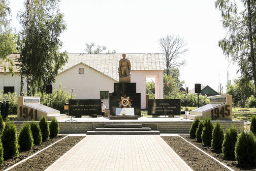 Мемориал воинам-землякам в селе Беломестная Двойня